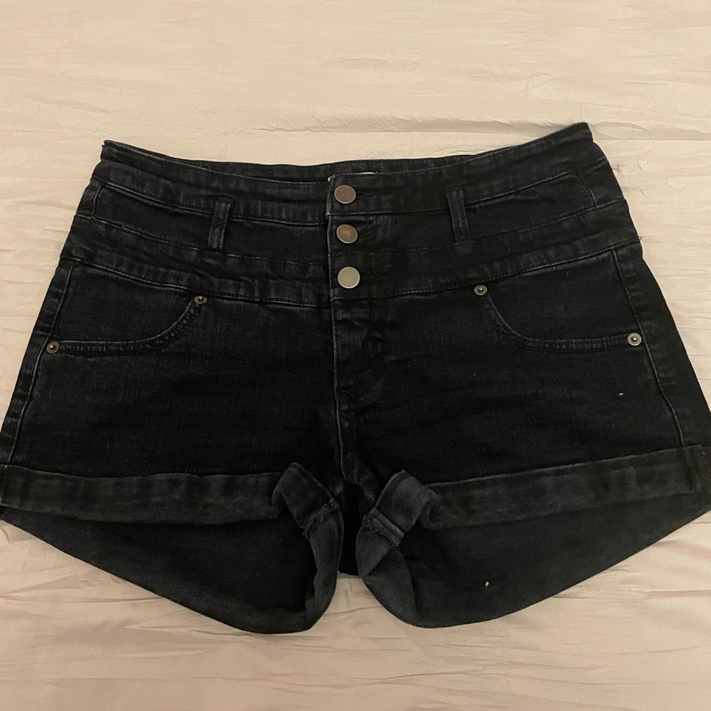 target black 3 button high waisted shorts